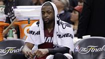 Dwyane Wade z Miami Heat vstřebává vedro v hale i týmový výkon San Antonia. | na serveru Lidovky.cz | aktuální zprávy