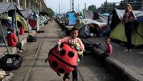 Provizorn uprchlick tbor u eckho Idomeni.