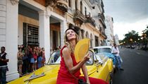 Modelka Gisele Bundchen ped pehldkou znaky Chanel v kubnsk Havan.