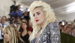 Zpvaka Lady Gaga na Met Gala v New Yorku.