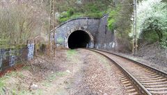Chuchelský elezniní tunel - pohled od Branického mostu.