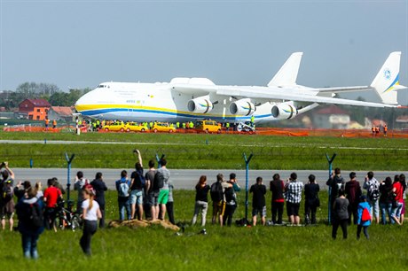 Antonov 225 na letiti Václava Havla v Praze