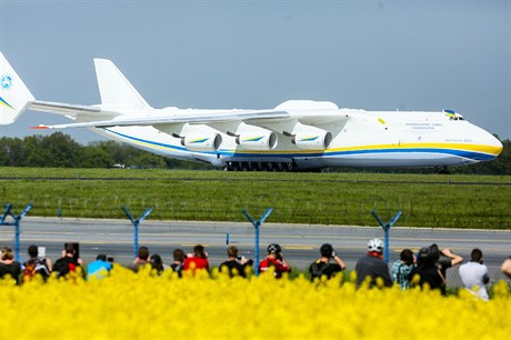 Antonov 225 na letiti Václava Havla v Praze