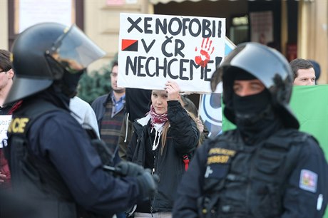 Demonstrace 31. 10. 2015 v Olomouci. Dlnická mláde demonstrovala proti...