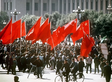Kulturní revoluce v ín (snímek z pekingského námstí Nebeského klidu, 1966).