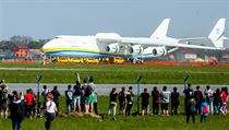 Antonov 225 na letiti Vclava Havla v Praze