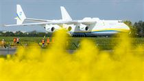 Antonov 225 na letiti Vclava Havla v Praze