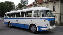 Netradiční místo pro veřejné čtení - retrobus Škoda 706 RTO | na serveru Lidovky.cz | aktuální zprávy