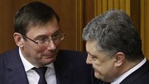 Ukrajinský prezident Petro Porošenko (vpravo) hovoří v parlamentu s novým... | na serveru Lidovky.cz | aktuální zprávy