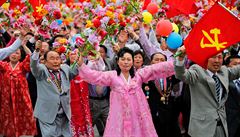 Severokorejci oslavují sjezd Korejské strany práce (Pchjongjang, kvten 2016).