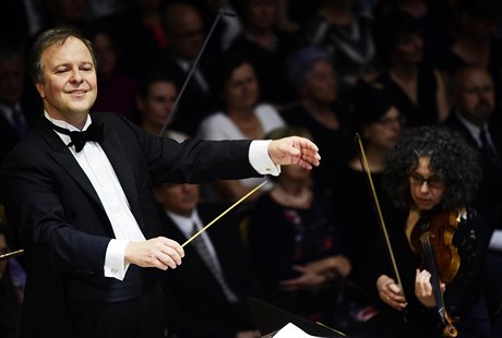 éfdirigent londýnského Symfonického orchestru BBC Sakari Oramo na Praském...