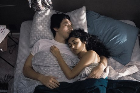 Adam Driver a Golshifteh Farahani ve filmu Paterson Jima Jarmusche.