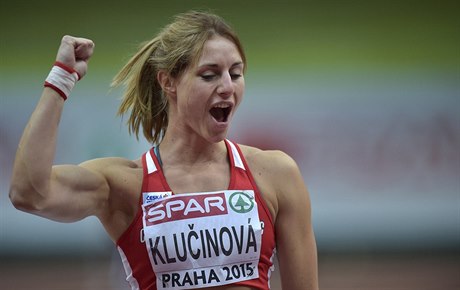 Elika Kluinová se raduje.