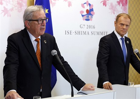 Jean-Claude Juncker na tiskové konferenci bhem summitu G7 v Japonsku.
