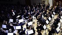 Londnsk Symfonick orchestr BBC s fdirigentem Sakarim Oramem vystoupil ve...