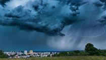 Bouřka nad Hradcem Králové. | na serveru Lidovky.cz | aktuální zprávy