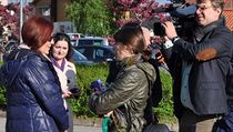 Eva Michalkov hovo s novini ped zatkem soudu v Hokksundu.