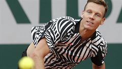 Tomá Berdych v zápase s Vaskem Pospisilem.