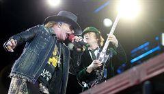 Axel Rose a Angus Young bhem praského vystoupení