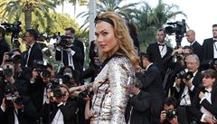 Modelka Karlie Kloss pózuje ped premiérou Almodóvarova filmu Julieta.