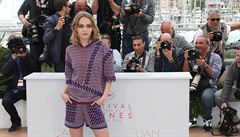 Lily-Rose Depp, dcera Johnnyho Deppa Vanessy Paradis, se v Cannes pedstavila...