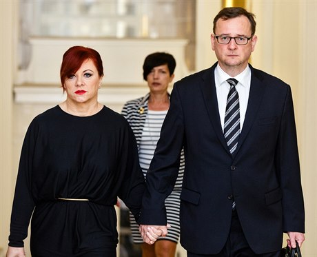 Jana Neasová (za svobodna Jana Nagyová) a expremiér Petr Neas.