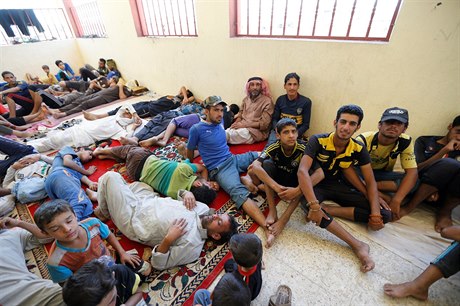 Uprchlíci z Fallúde v provizorním stedisku ve mst Garma. Bitva iráckých...
