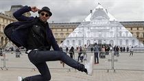 Francouzský streetartový umělec a fotograf JR nechal pomocí optické iluze... | na serveru Lidovky.cz | aktuální zprávy