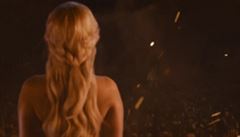 Scéna, která se natáela ve panlské pouti a v Belfastu. Královna Daenerys...