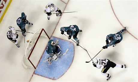 Pittsburgh Penguins proti San Jose Sharks.