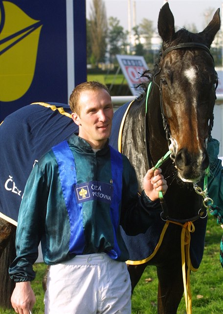 okej Peter Gehm na Velké pardubické v roce 2001