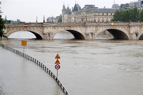 Ji 5500 lidí pinutily ve Francii od nedle k evakuaci lokální záplavy...