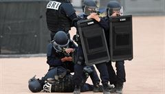 Policisté v Lyonu provedli cviení ped zaátkem fotbalového ampionátu.