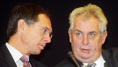 Milo Zeman a Jan vejnar na Mezinárodním finanním fóru v roce 2008.