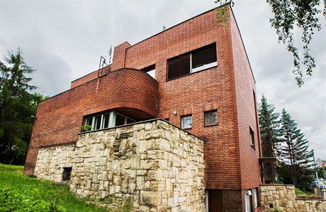 Rodinn dm postavil architekt Pavel Simonov. Tento rusk emigrant navrhl...