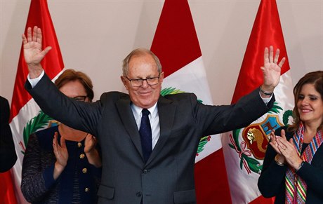 Pedro Pablo Kuczynski slaví vítzství v peruánských prezidentských volbách.
