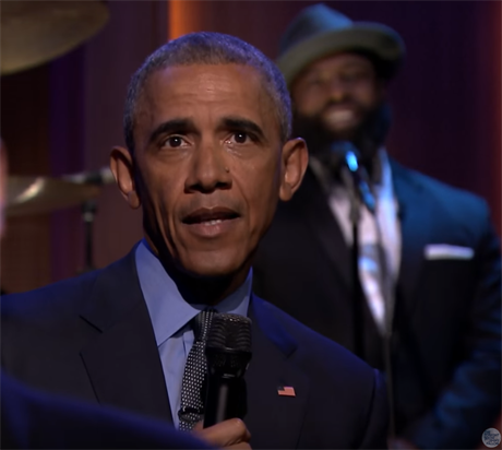 Barack Obama za mikrofonem