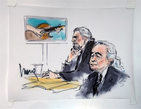 Zpvák Robert Plant (vlevo) a kytarista Jimmy Page v soudní síni.