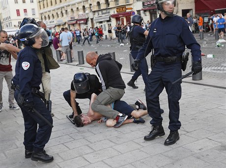 Rutí chuligáni odvedli podle Lebedva v Marseille dobrou práci.