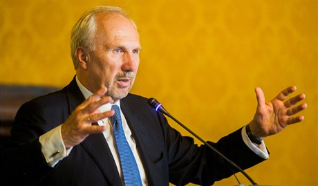 Guvernér Národní banky Rakouska a len rady guvernér ECB Ewald Nowotny