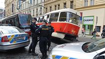 Nehoda se obešla bez zranění, jedna z tramvají ale částečně vykolejila. Linky... | na serveru Lidovky.cz | aktuální zprávy