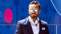 Tomáš Sivok ve slunečních brýlích. | na serveru Lidovky.cz | aktuální zprávy