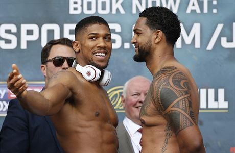 Anthony Joshua a Dominic Breazeale na ven