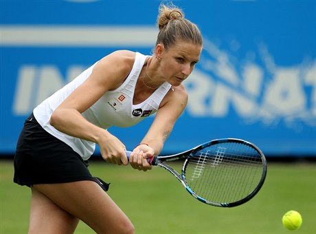 Karolína Plíková na tráv v Eastbourne.