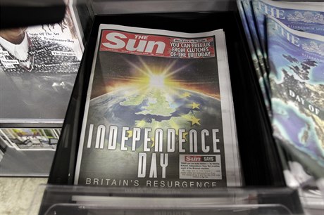 Titulní strana bulvárního deníku The Sun, který vyzýval britské tenáe k...