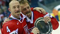 Karel Rachůnek (vlevo) a Vampola slaví bronz | na serveru Lidovky.cz | aktuální zprávy