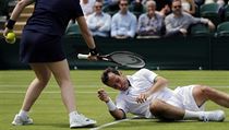 Radek Štěpánek se zvedá po bolestivém pádu. | na serveru Lidovky.cz | aktuální zprávy