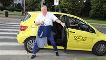 Bývalý premiér Mirek Topolánek přijel před areál Pražského hradu taxíkem. Ten... | na serveru Lidovky.cz | aktuální zprávy