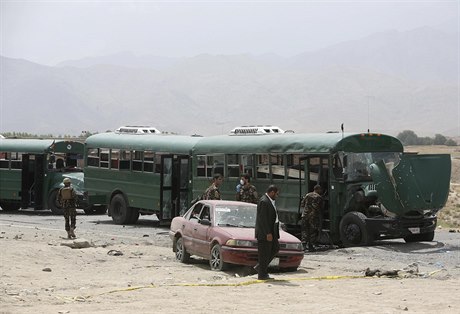 Útok sebevraha údajn zasáhl autobus plný policejních branc, kteí cestovali z...