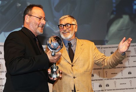 Jean Reno pevzal v Karlových Varech Cenu prezidenta festivalu